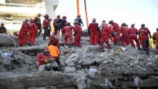 İzmir'de depremin yorulmak bilmeyen kahramanları